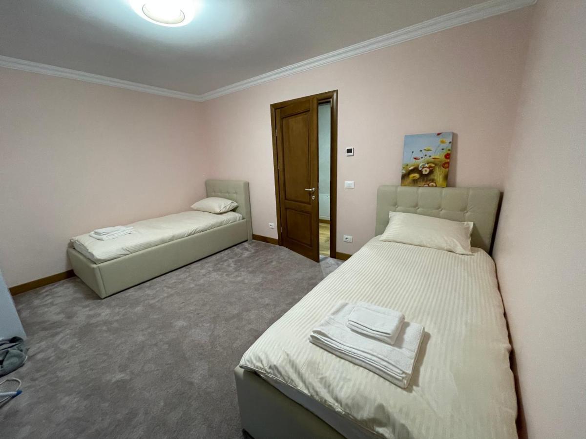 Sunny House Villa Suceava Eksteriør bilde